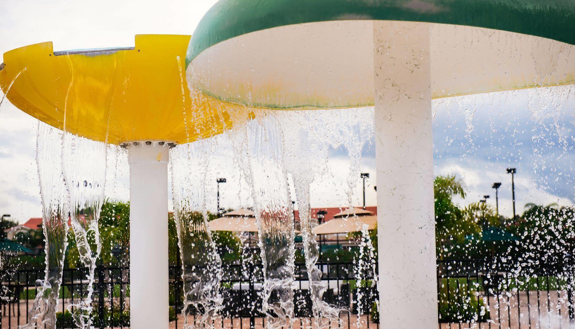 Emerald Greens Condo Resort Tampa Exterior photo